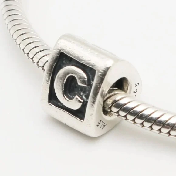 Pandora charm bracelet with 8 available charms - Picture 9 of 10